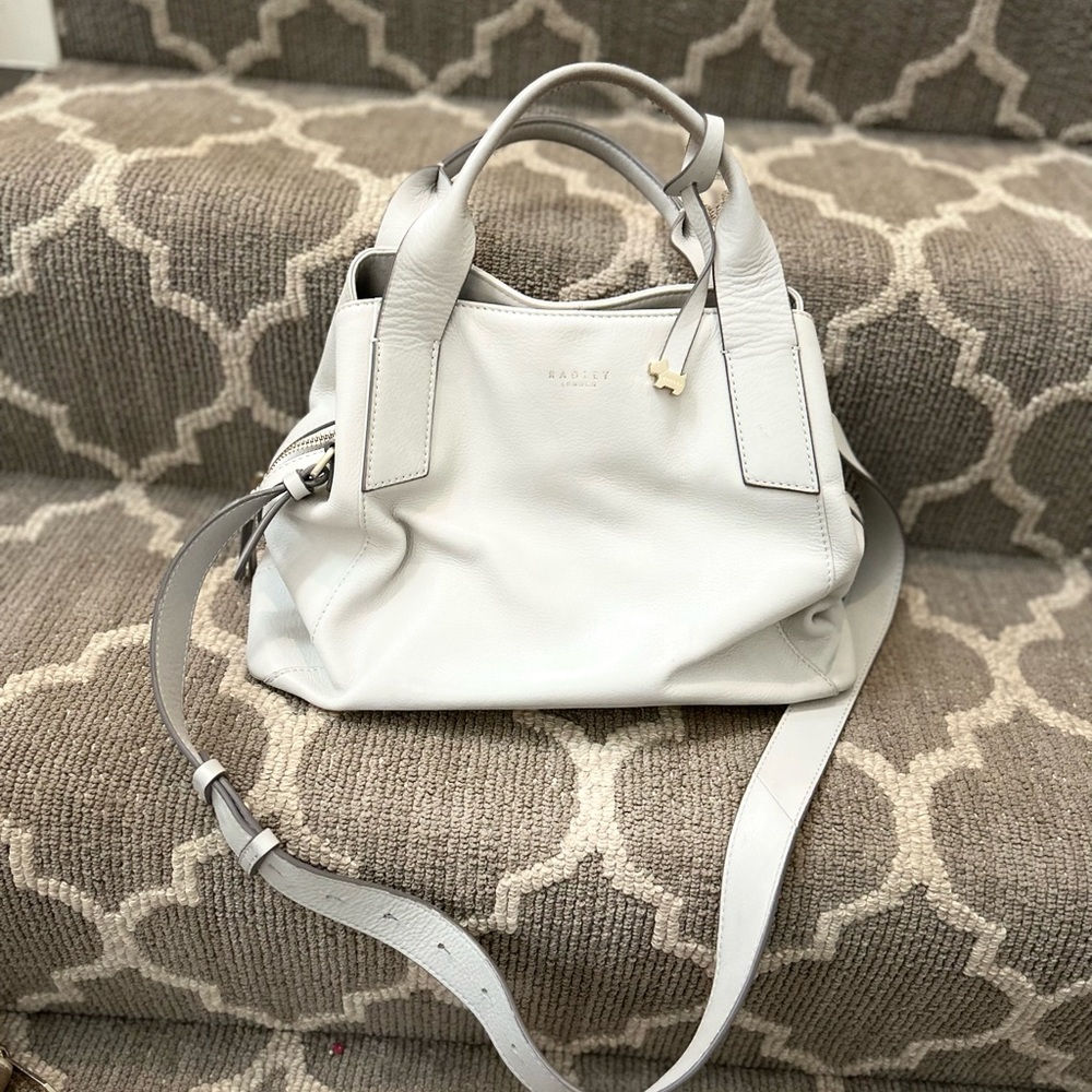 I’m selling a gorgeous rarely used purse